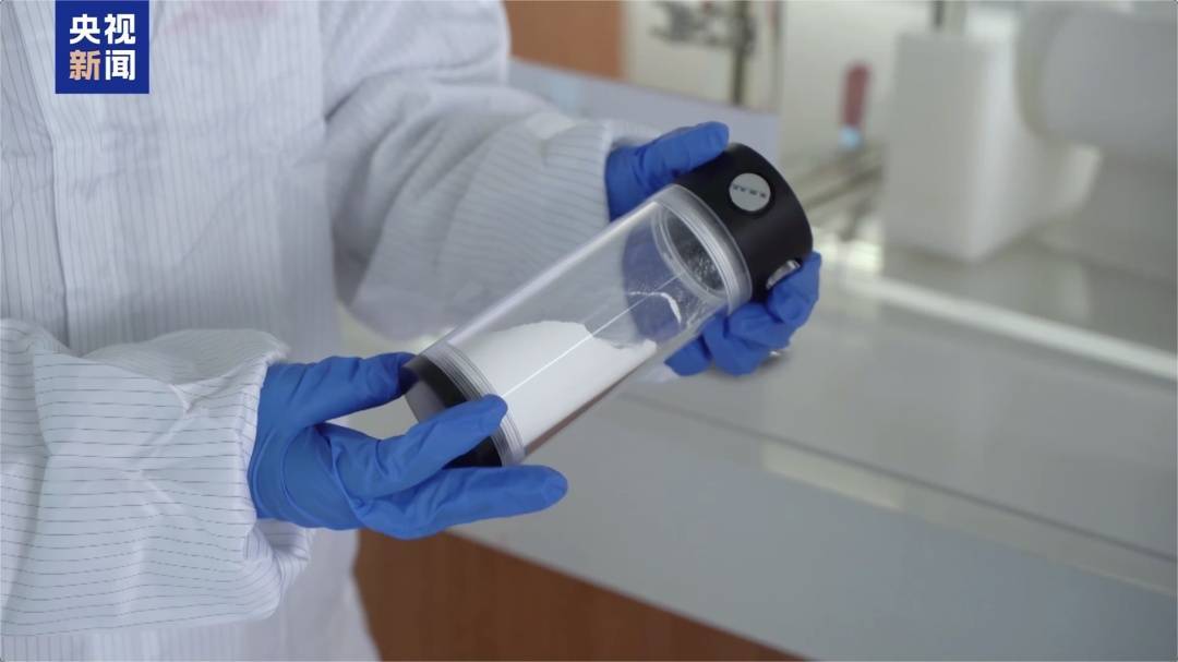 电车续航有望突破1000公里！国内已建成首条大容量全固态电池产线→