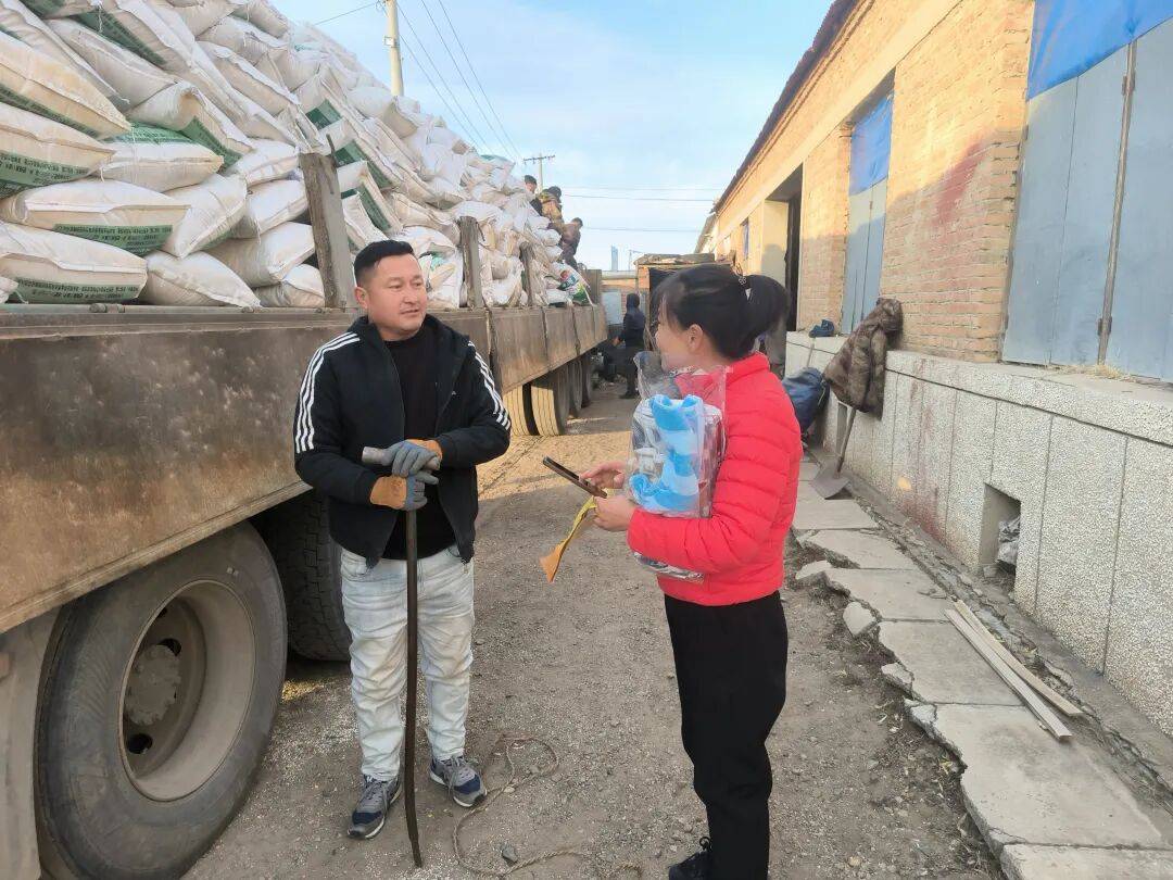 突泉县总工会开展货车司机入会服务活动 突泉县总工会开展货车司机入会服务活动