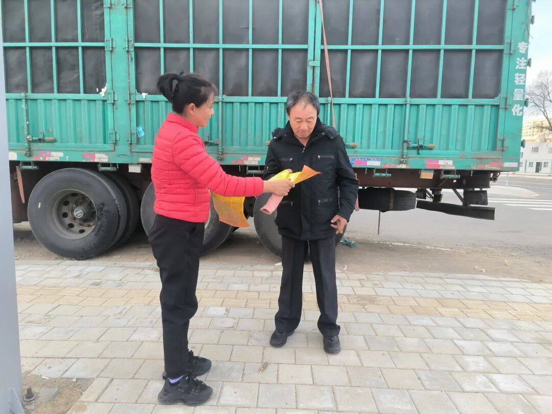 突泉县总工会开展货车司机入会服务活动