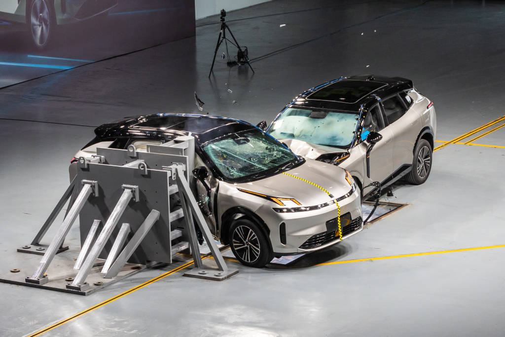 新能源汽车安全性能_新能源汽车_领克08 EM-P真实事故表现