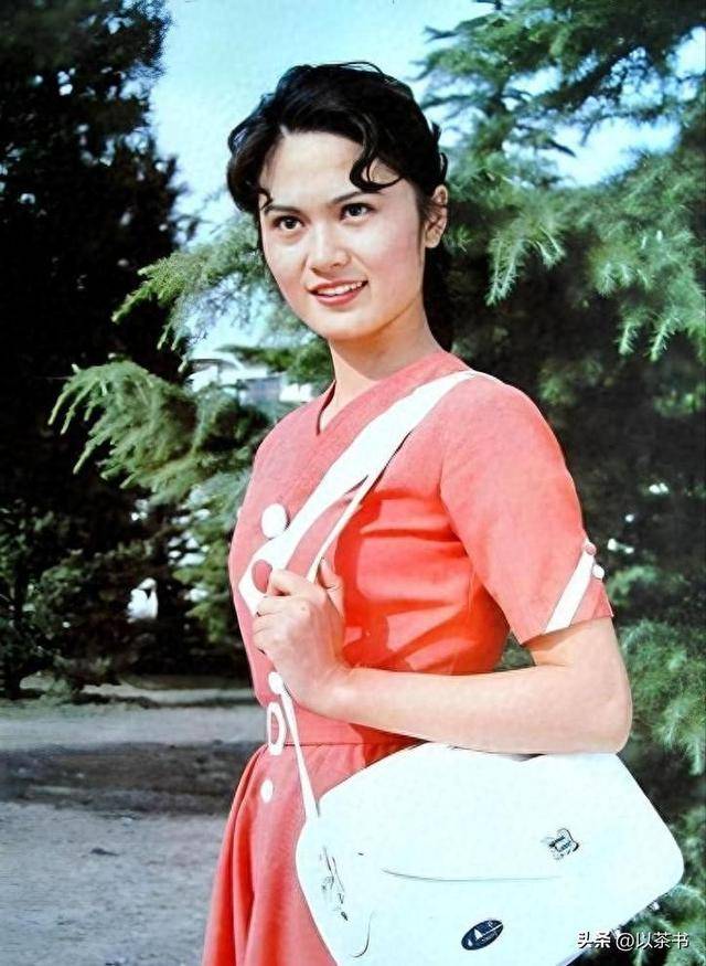 她80年代火遍全国，风光嫁给军委副主席儿子，离婚后却靠卖画谋生