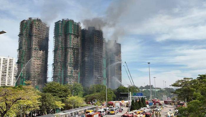香港火灾背后：争议高楼竹制脚手架