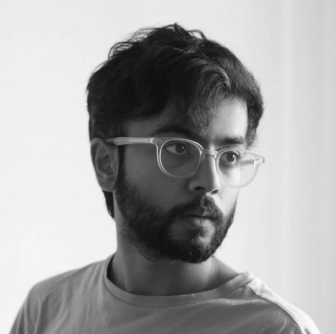 苹果推出1899元的装手机布兜,硬件卷不动只想躺赢?