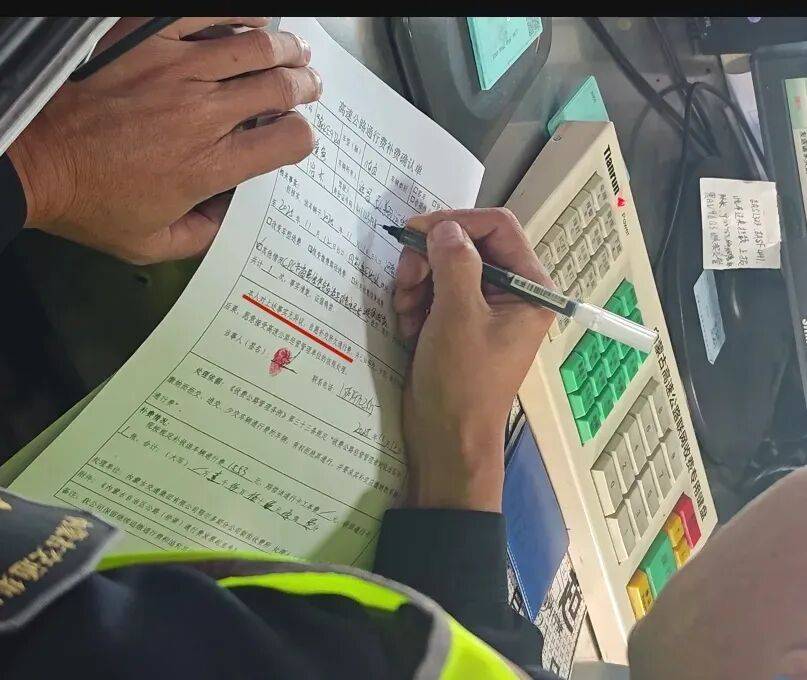 内蒙古交通集团一收费站强制货车司机线下补费 直入个人账户(图3)