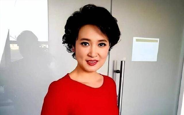 央视著名主持人桑晨，原来是这位大明星的后代，难怪长得这么好看