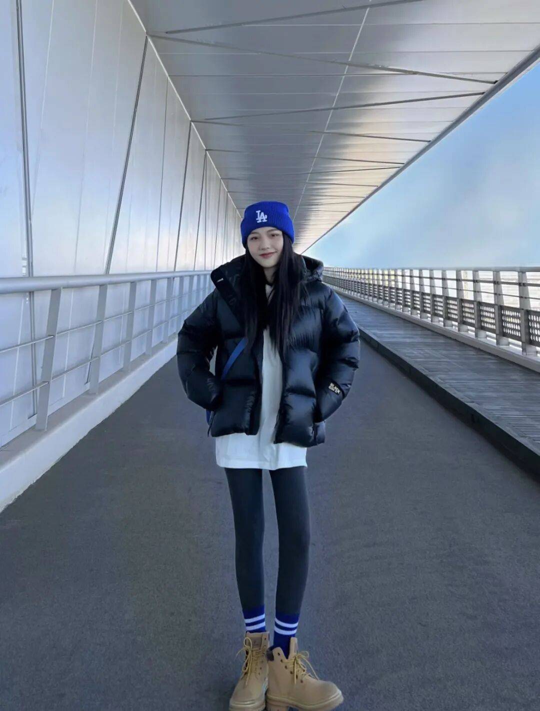 北方地区的朋友可以直接带一件长款兼顾身高优势从头到脚的包裹暖