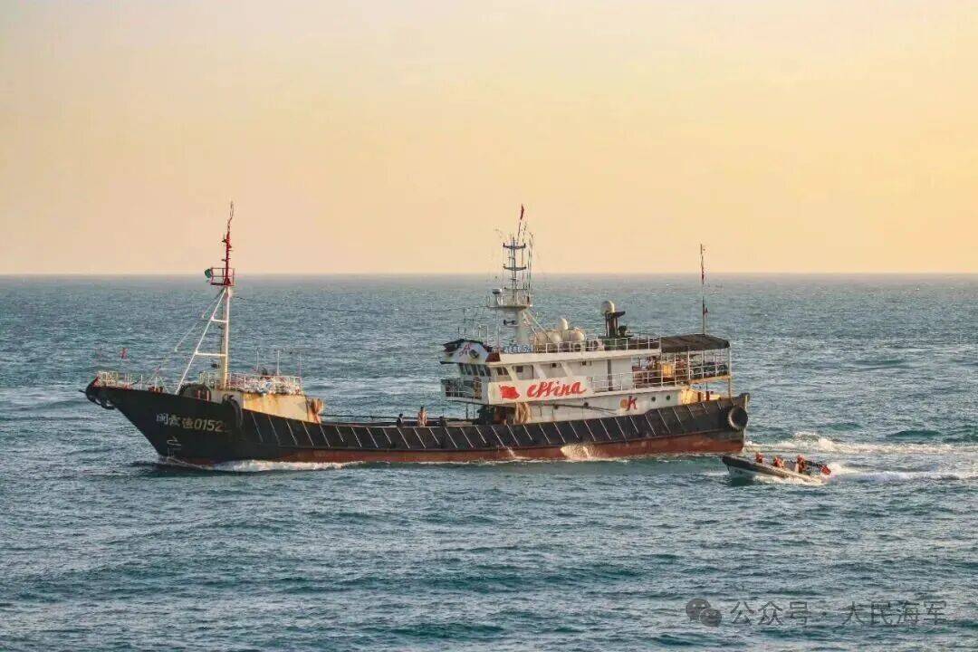 “情况危急，请求军舰援助！”