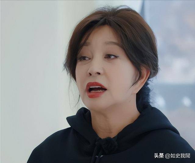 刘晓庆担忧的事发生了!意外摔倒、分不清人,75岁终是败在年纪上