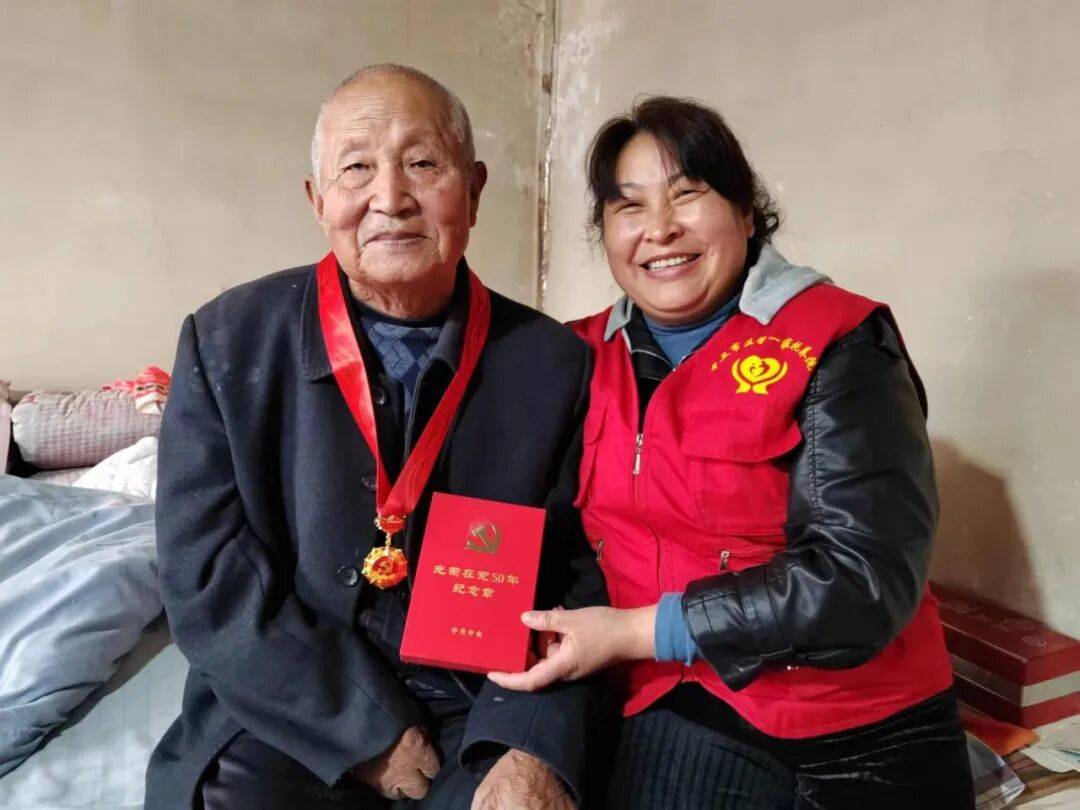 凡人善举 | 张生琴:14年坚守 为失能老人点亮“家”里的灯_一家_中卫_家属