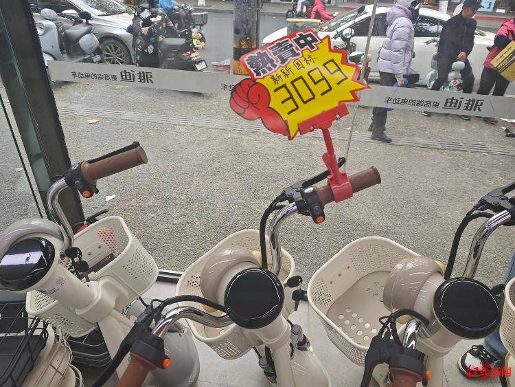 多品牌电动车仍配有车兜后座，但涨价太多暂无销量 新国标起草单位：超速不会急刹车