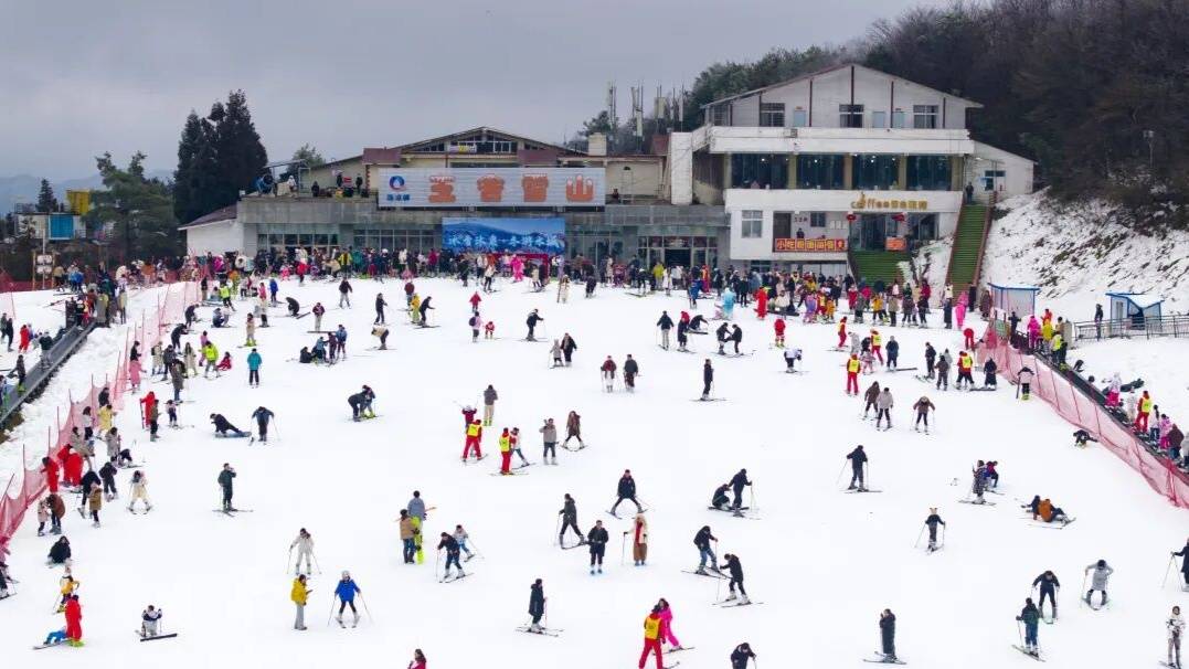 Analysis of the Valuation Impact of Rising Ice and Snow Tourism Popularity on A-share Tourism and Transportation Sectors