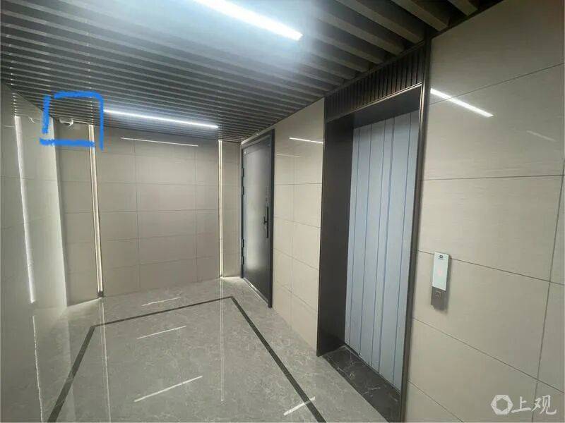 “我的隐私彻底没了”！上海有小区业主公共区域加装“私家监控”，邻居：一家人日常行踪被全程记录