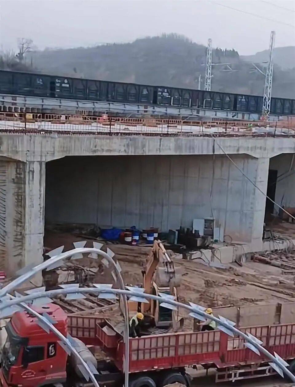 三门峡崤函大道工程发生塌方：5人不幸遇难 通