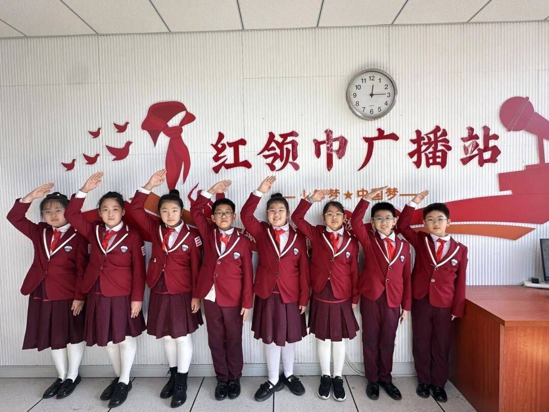 当日中午12点,"声传红色·笃行奋进"红领巾广播课程温情开播