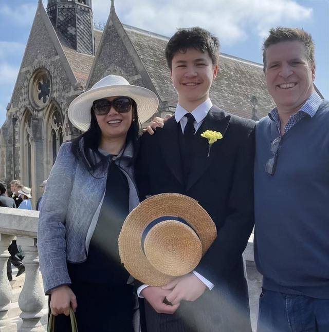 事业巅峰远赴美国,被老外“玩腻”后晚年回国,如今变成了这样!