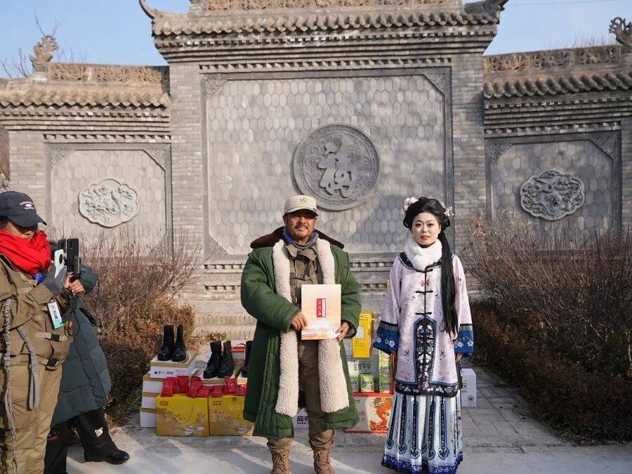 丝路迢迢情谊暖 商都郑州盼客来 ——郑州文旅推介团赴甘肃泾川慰问“东天山骆驼队”