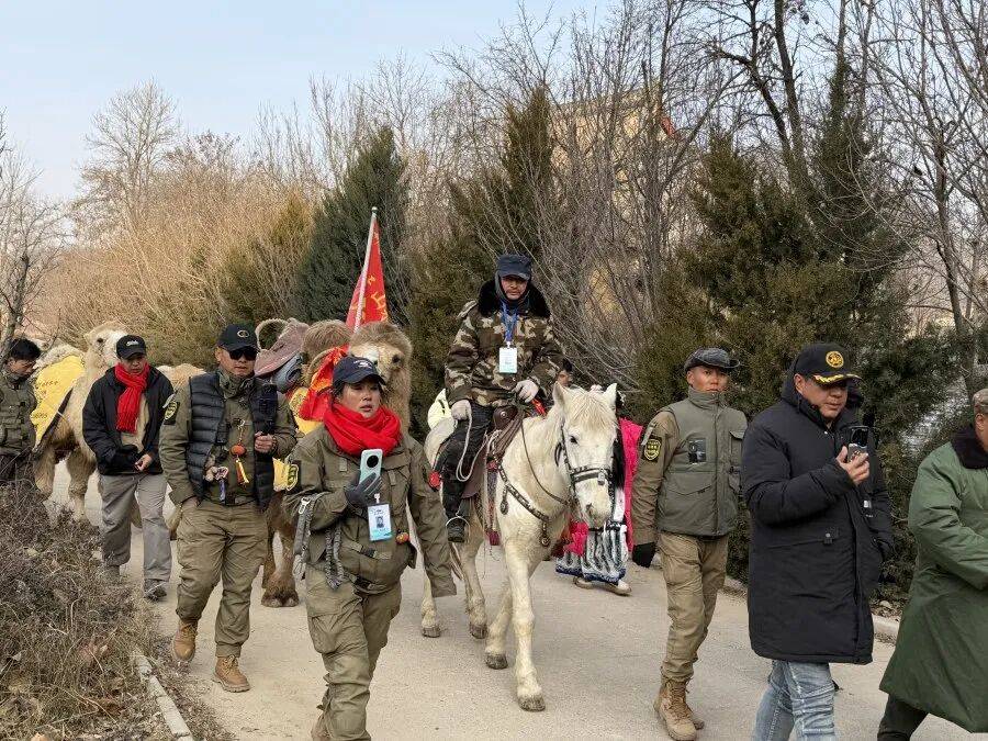 丝路迢迢情谊暖 商都郑州盼客来 ——郑州文旅推介团赴甘肃泾川慰问“东天山骆驼队”