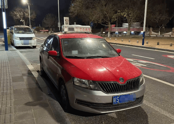 久泊未动的“皖S”车主找到了！听到人平安，热心的烟台人放心了