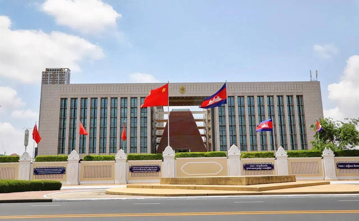 突发特讯！中国驻柬埔寨大使馆发布紧急通告：中国公民尽快转移，引全球高度关注_冲突_同胞_祖国