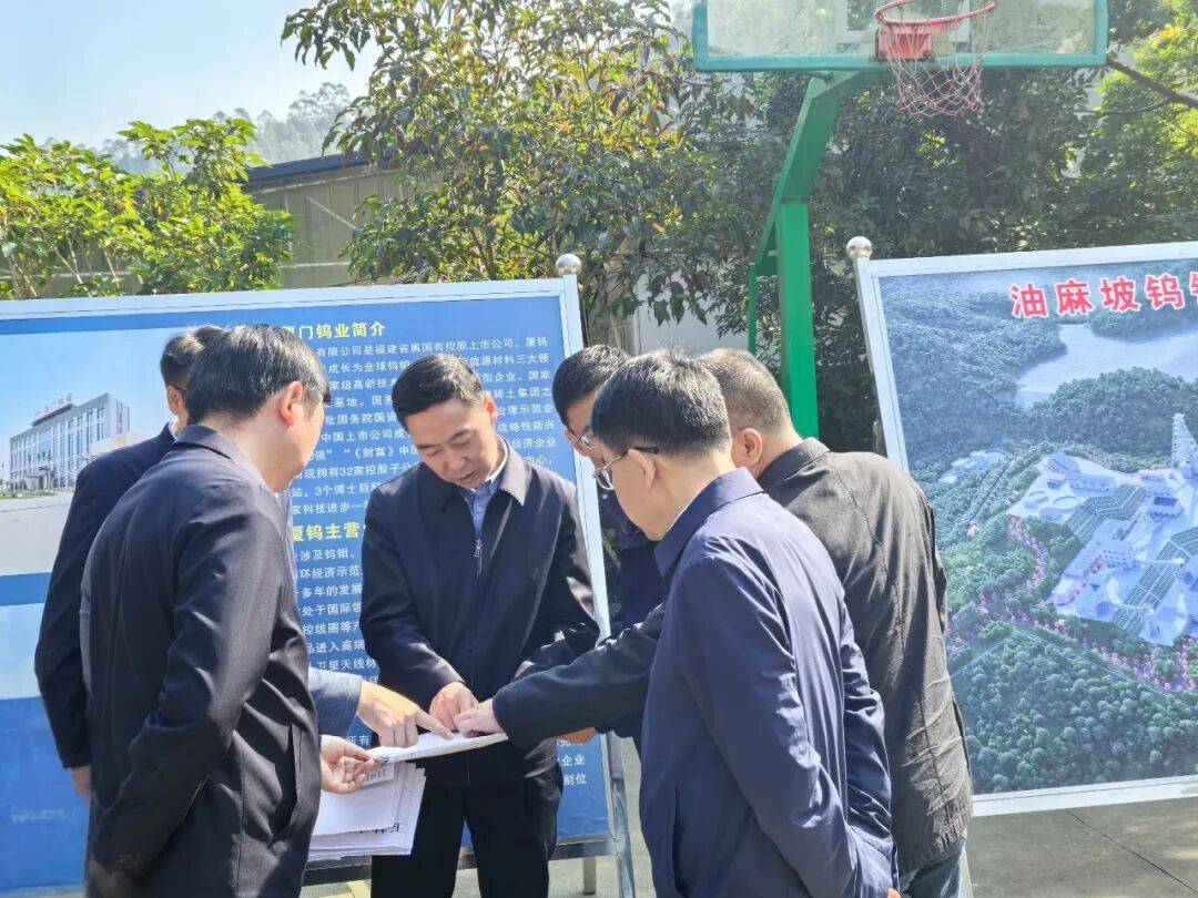 张文军一行在博白县油麻坡钨钼矿区调研张文军一行先后来到博白县巨典
