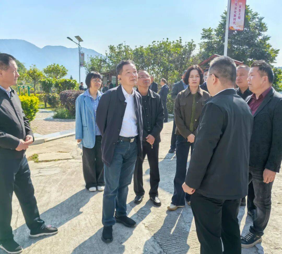 陈劲松赴基层宣讲党的二十届四中全会精神并调研