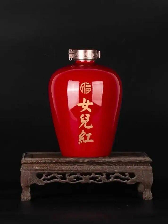 千里草 | 女儿红:一坛藏着岁月与期盼的东方古酿_带着_滋味_酒坛