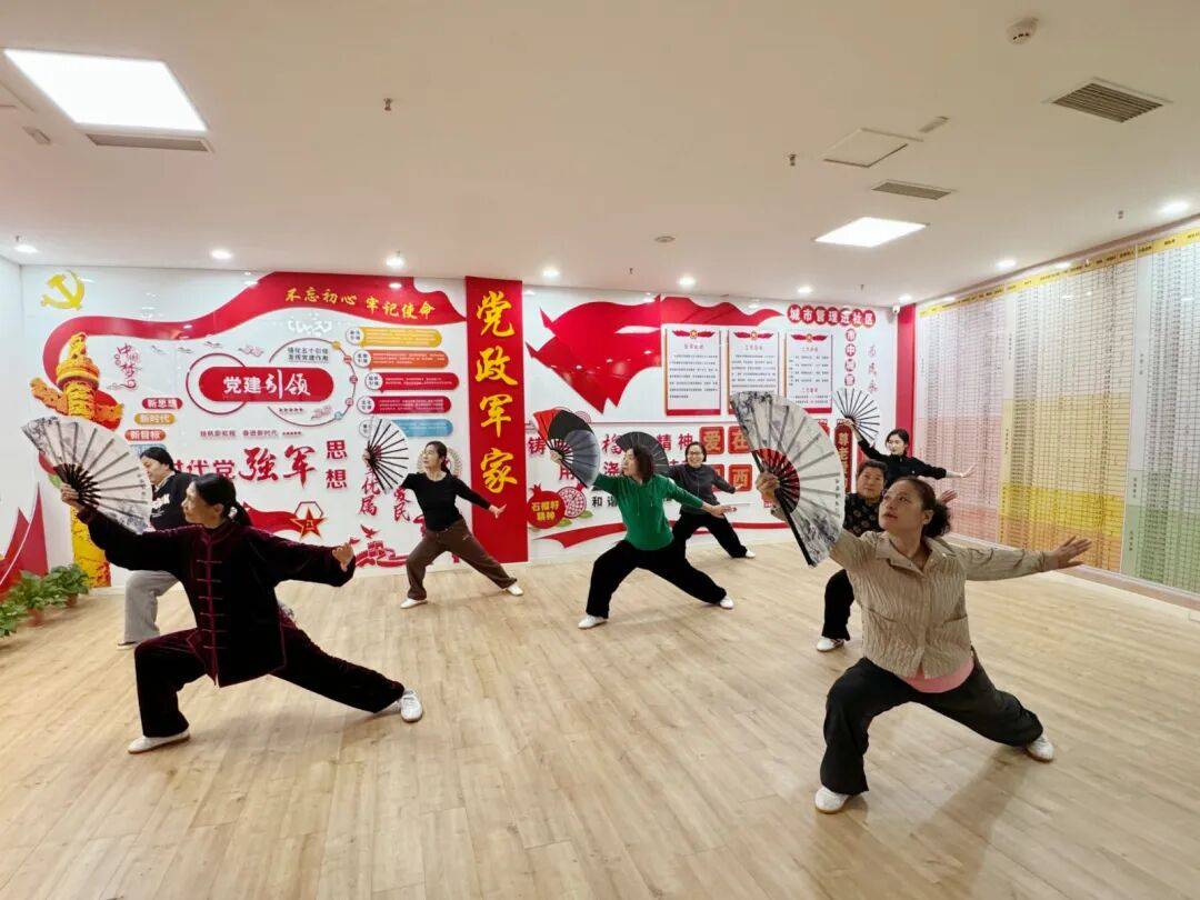 文化社区 | 枣庄市中:开展“扇舞暖冬韵 情润邻里心”太极功夫扇活动_湖西_居民_永安