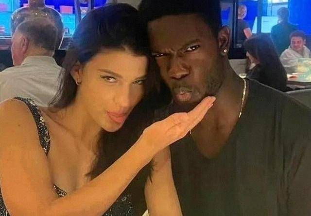 原创             钱再多有什么用？70岁身价千亿的比尔盖茨，为23岁女儿操碎了心