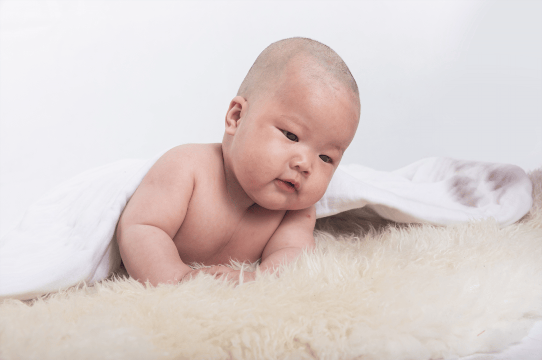 宝宝多练习这个动作,好处多多!