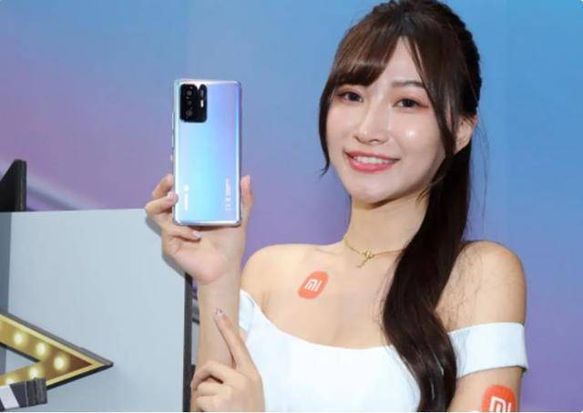 原创             都2026年了，鸿蒙火了，但友商为何不跟，依然用安卓系统？