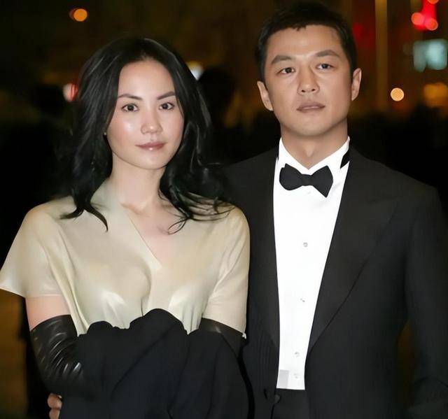 离婚仅两个月，54岁的李亚鹏传来“噩耗”，真让海哈金喜说对了