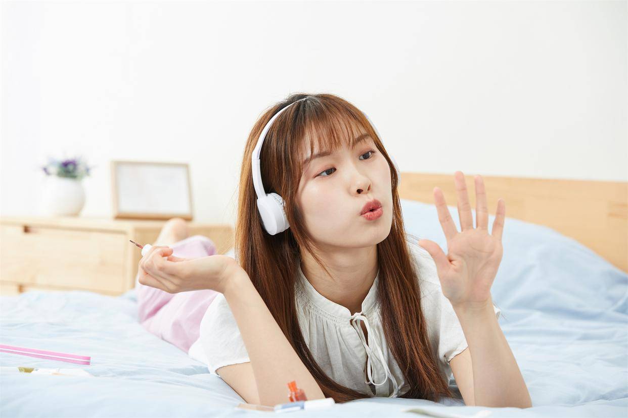 中阳辉翼建材非法采矿：证照过期仍采 铝砂土背后的监管漏洞