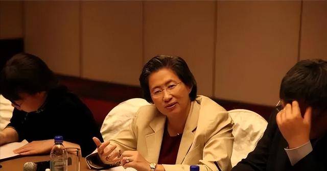 原创             顶着骂名给中国送技术，年薪超4亿的她，为何敢和美国对着干