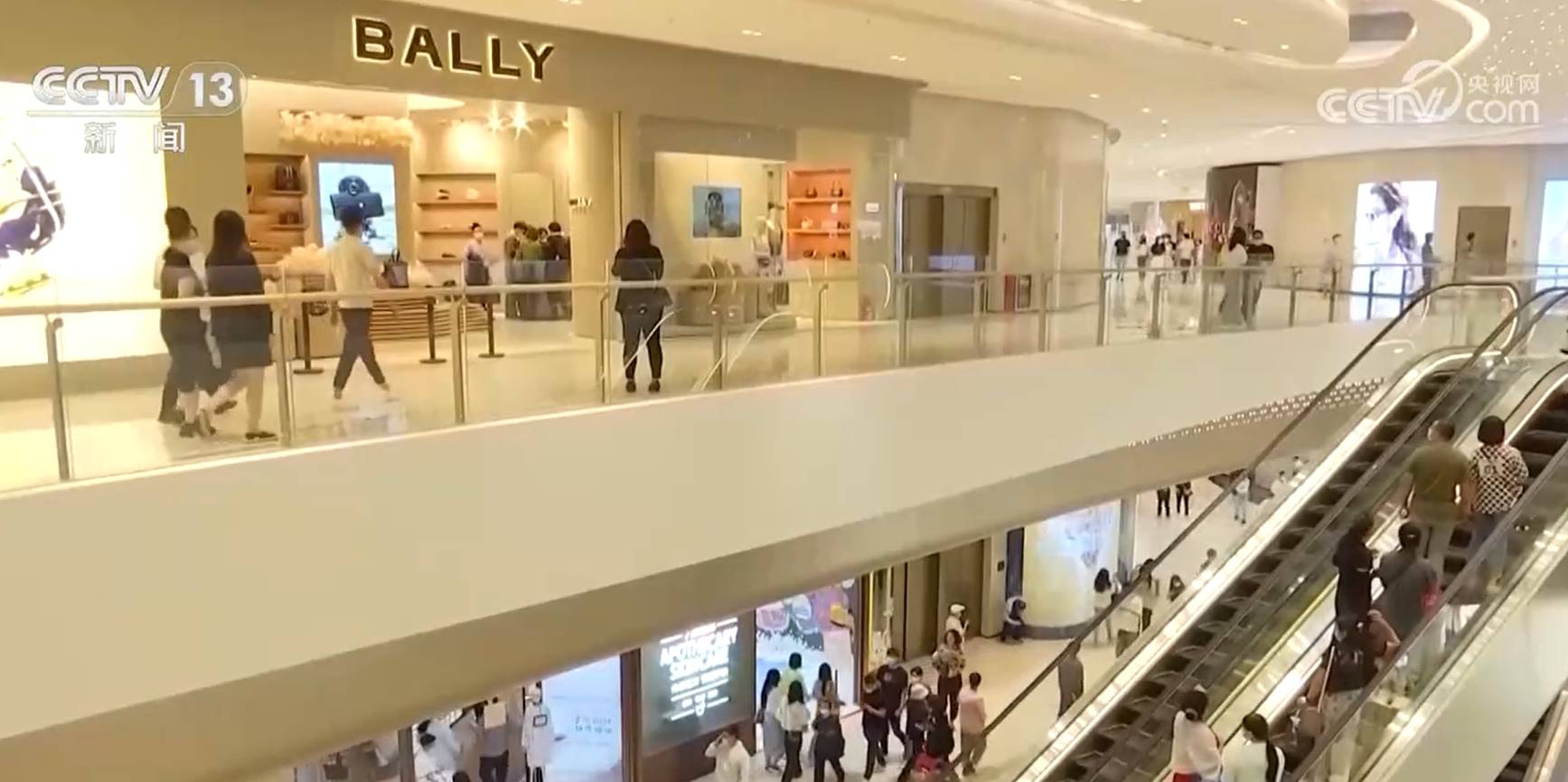旅游火热态势叠加离岛免税新政 海南消费市场迎来新年“开门红”_购物_金额达_客群