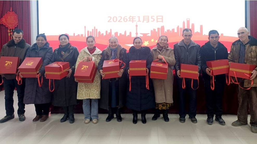 超暖心！新疆尔自治区缔造70周年专属定制庆贺茶壶是礼品更是惦念！