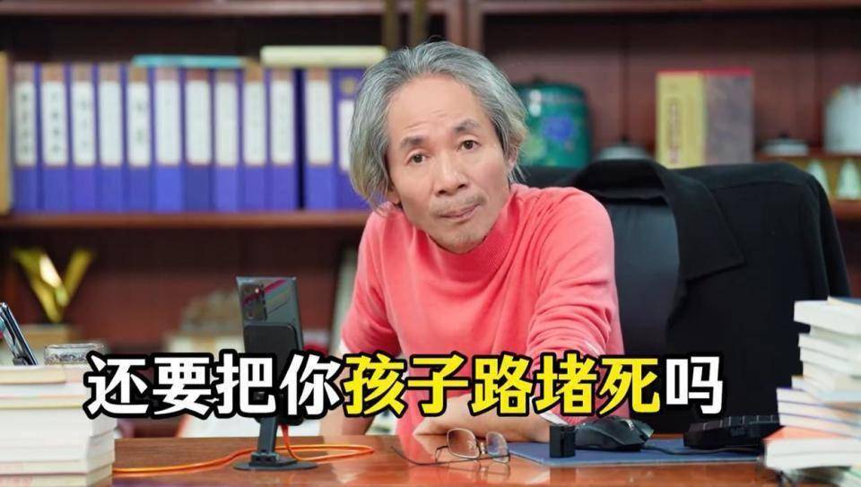 刷着儿子私密账号的评论区,再想起杜子建那 "吃黄瓜道歉" 的建议,会不