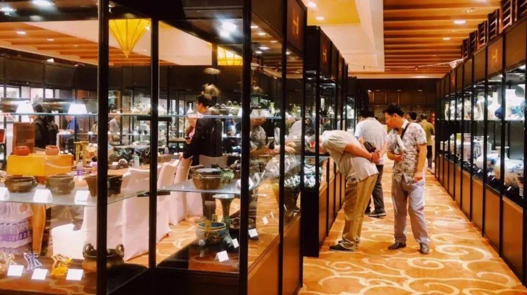 经济越低迷，艺术品越贵！富人的临终关怀和精神陵墓！