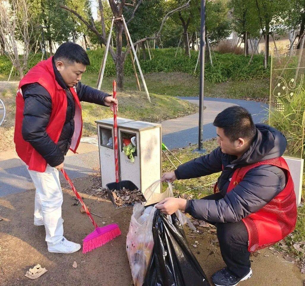 整治环境卫生 共建美好家园