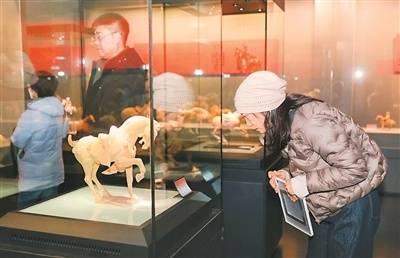 来大象陶瓷博物馆看“马”