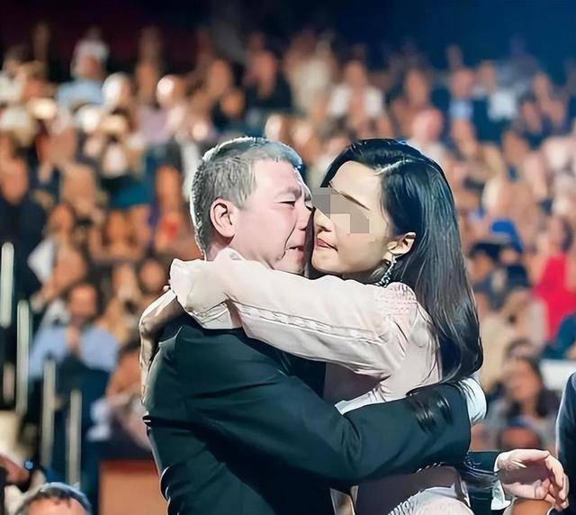 徐帆回应离婚5个月，冯小刚近况曝光，他的“小心思”再藏不住了