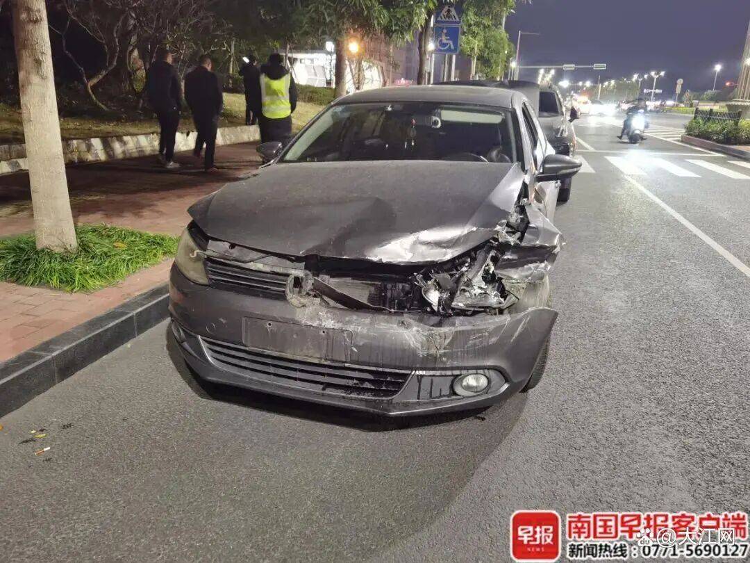 阿维塔电车失控在市区道路时速超100公里/h连撞15车，肇事司机称驾驶辅助系统失控，阿维塔否定车辆问题，认定为人工驾驶，责任认定引争议