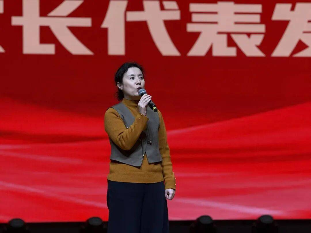 "初"心守护 共育成长丨呼市一中初中部"家校同盟 赋能成长・智育