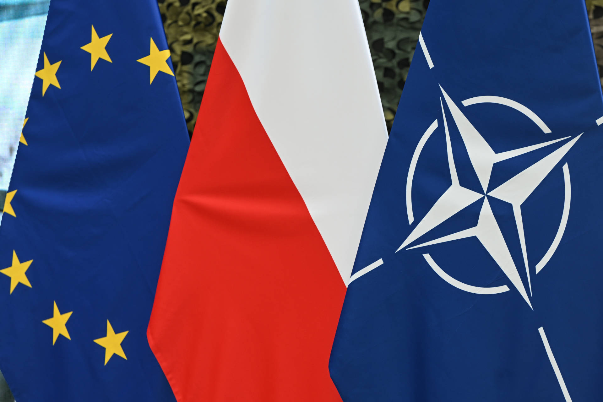 美国将对欧洲8国加征关税！欧盟多国：正考虑反制！加拿大：考虑向格陵兰岛派兵_搜狐网