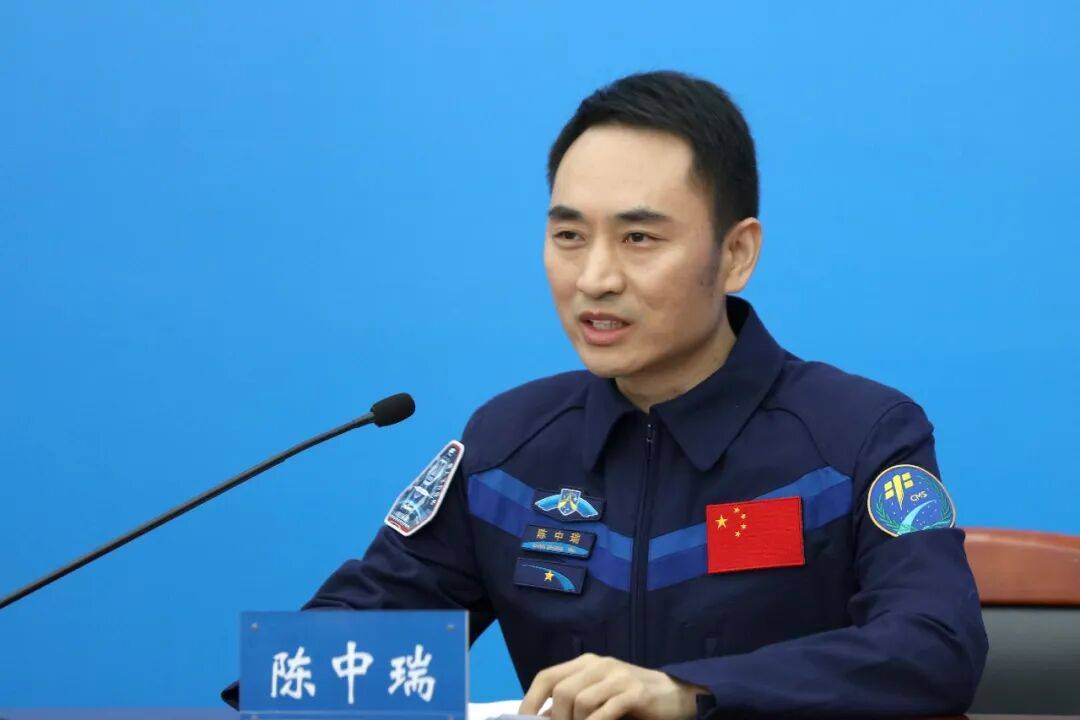 神二十成功着陆，任务取得圆满成功：返回舱外观总体正常，舱内下行物品状态良好；曾遭空间碎片撞击，乘组陈冬讲述“相信地面，相信自己”