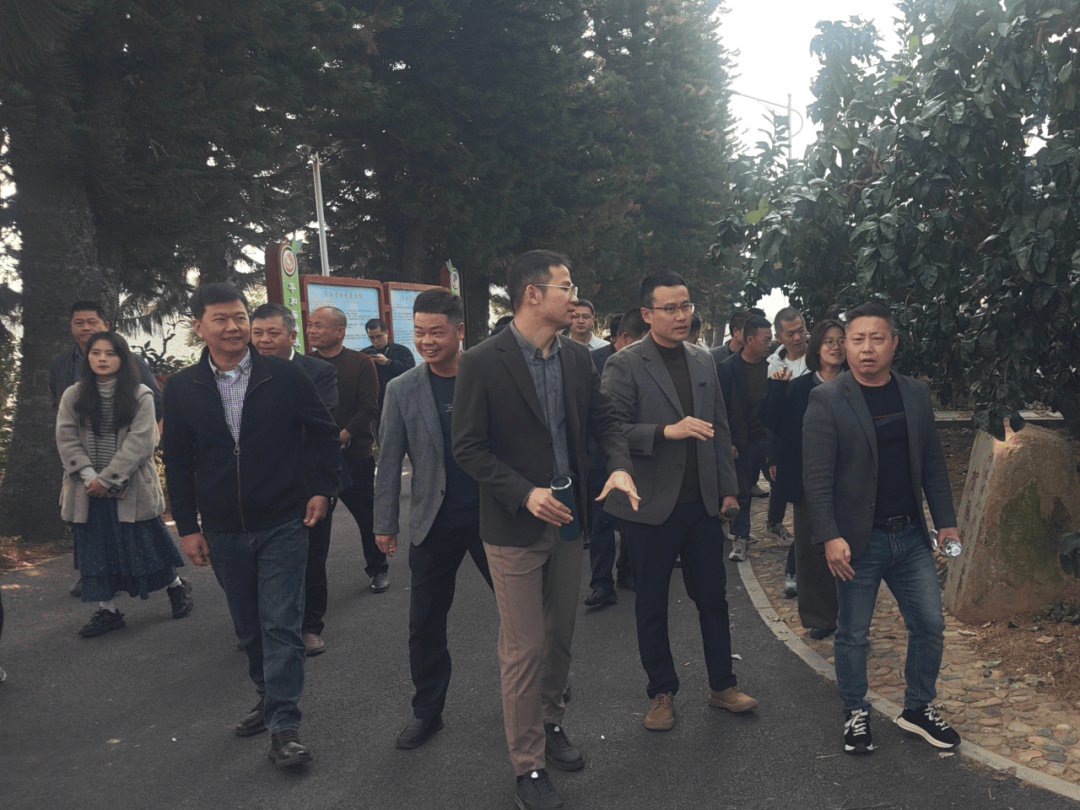 漳浦县前亭镇调研团队到平和小溪厝丘村考察