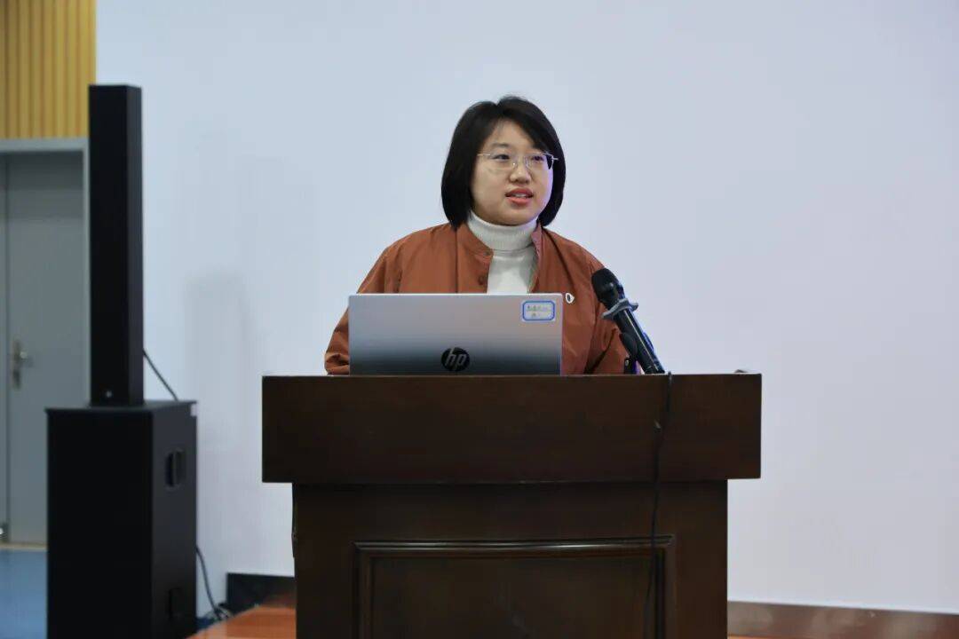 —呼市一中召开2025年秋季学期学术委员会与教研