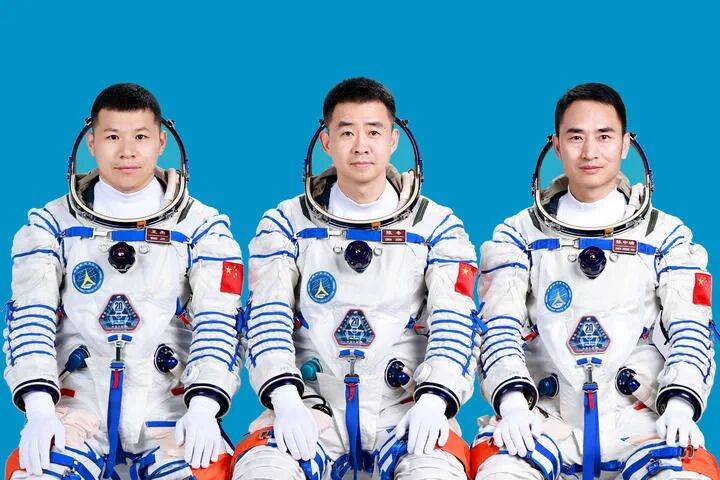 祝贺陈冬、陈中瑞、王杰！_同志_航天_任务