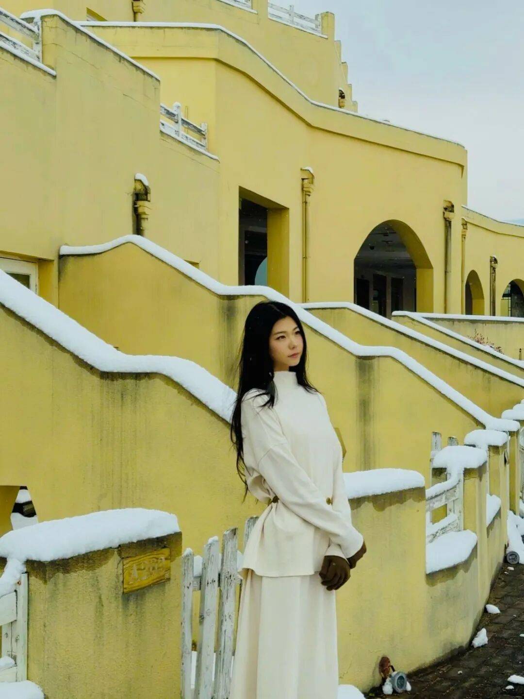 04摄影宋选 齐鲁交通学院出镜徐冰 马克思主义学院连身后的雪树都成