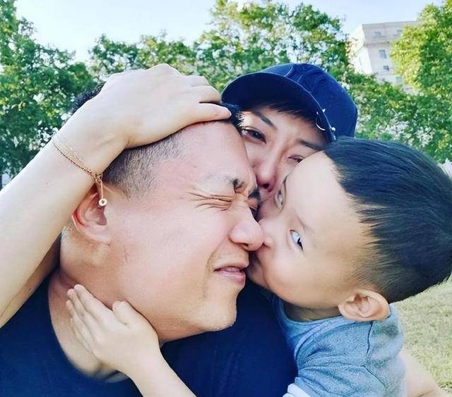 她是上海人民的骄傲，嫁大12岁恩师为妻，如今丈夫已是北影院长