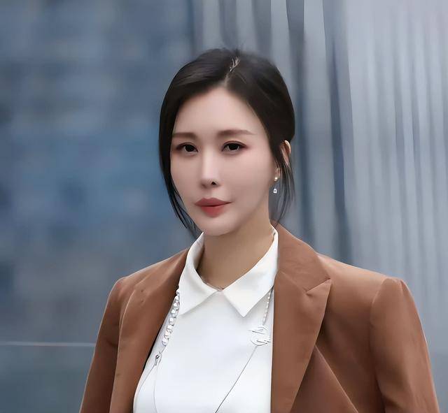 75岁王石终于开口,把婚变传闻一次说清,叫田朴珺的称呼太甜了!